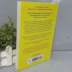 Never Split the Difference By Chris Voss Brand New Paperback – Free Shipping USA